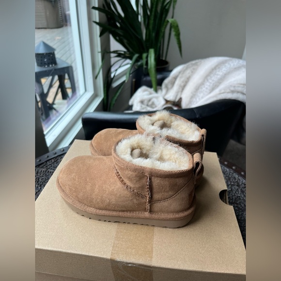UGG TODDLER’S CLASSIC ULTRA MINI BOOTS CHESTNUT 10 - Picture 5 of 10